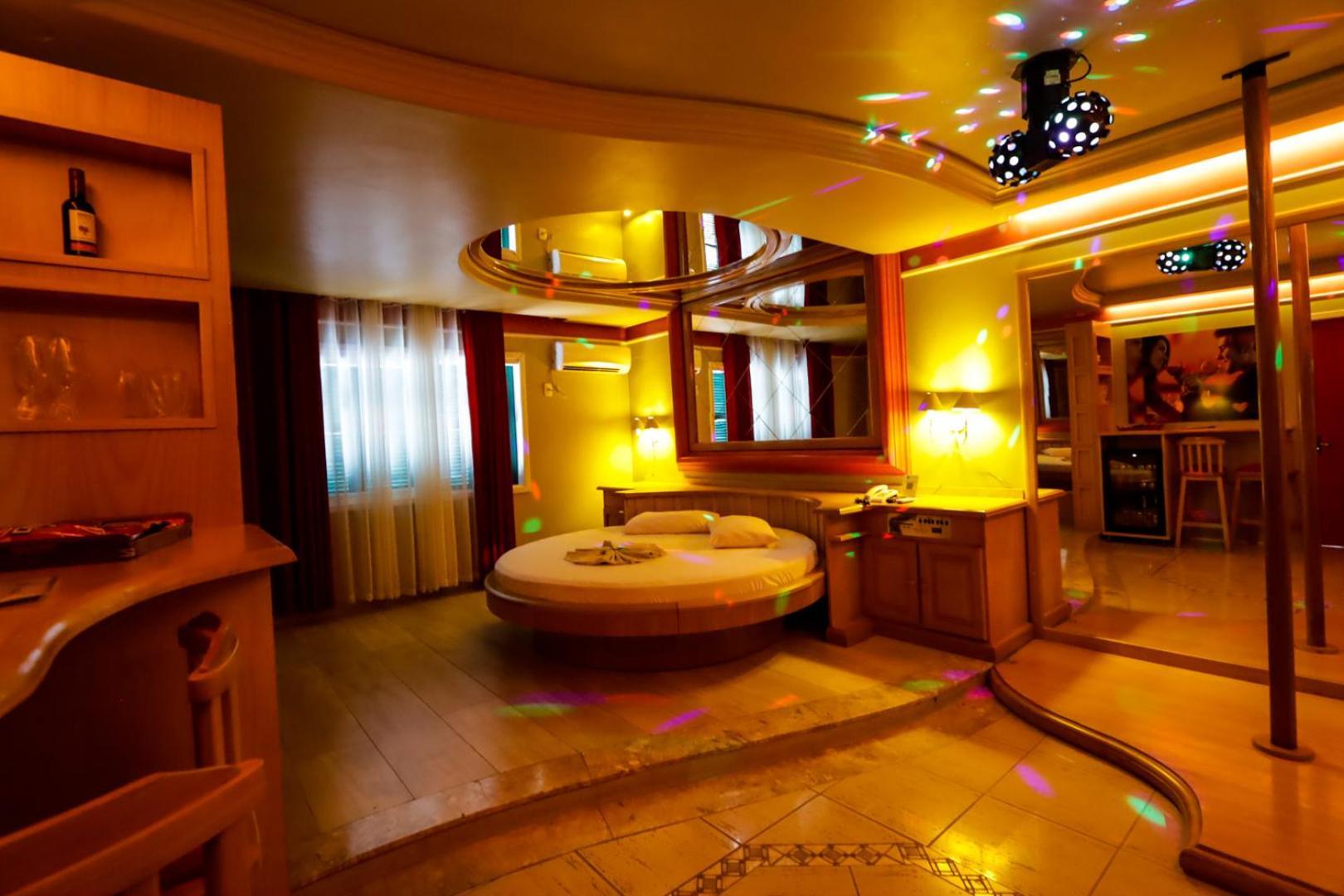 Motel Avenida (Adults Only) Gramado Ngoại thất bức ảnh